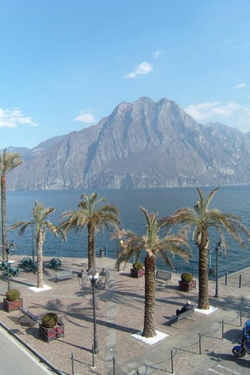 Miralago Casa Vacanze Riva di Solto Szoba fotó